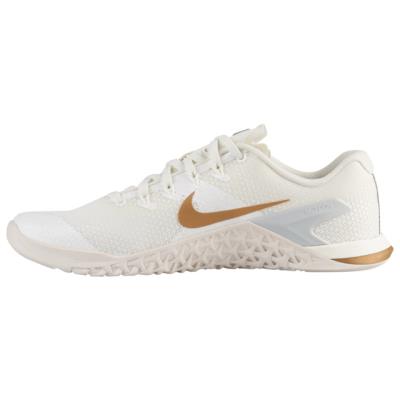 Nike Edzőcipő Női Metcon 4 Arany Metal/Világos Platina/Metal Krém,FSV52681